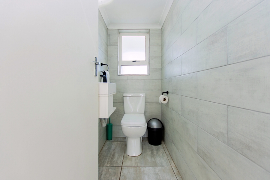 4 Bedroom Property for Sale in Britannia Bay Western Cape